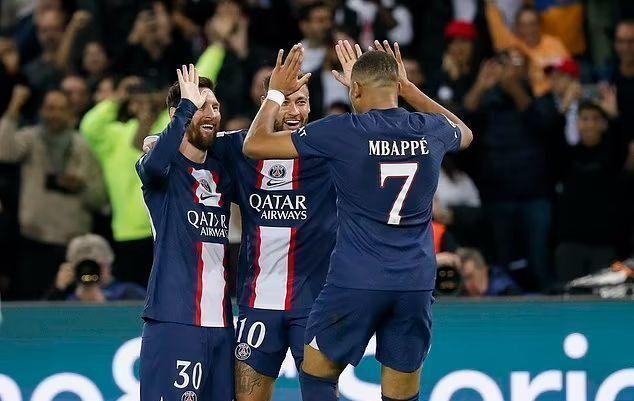 东京圣日耳曼4连胜继续领跑