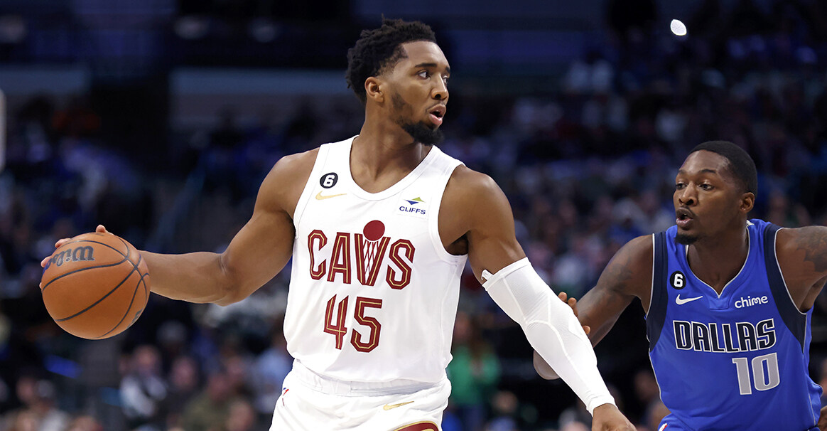 包含四川队完胜独行侠,米切尔点燃赛场的词条 包含四川队完胜独行侠,米切尔点燃赛场的词条